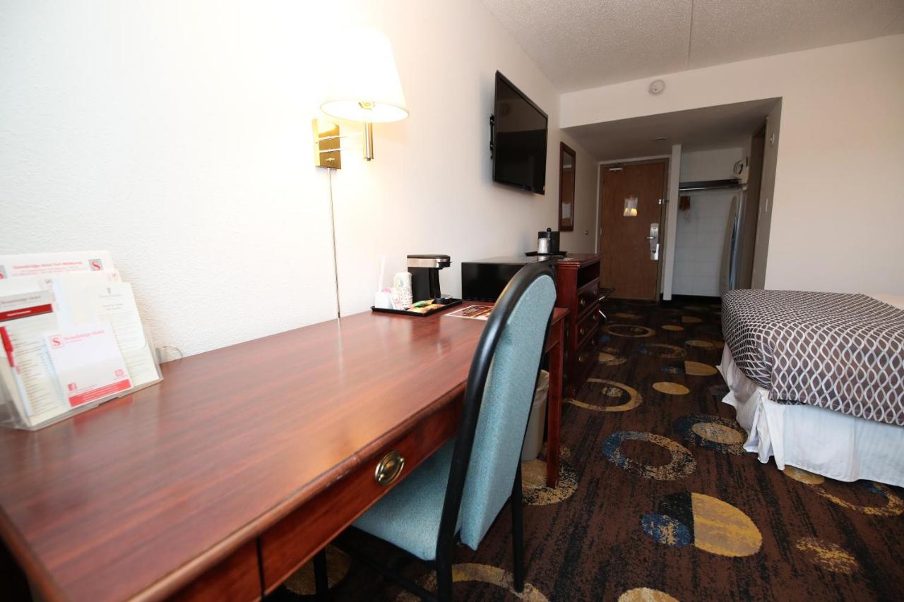 Stonebridge Hotel Fort Mcmurray Exterior photo