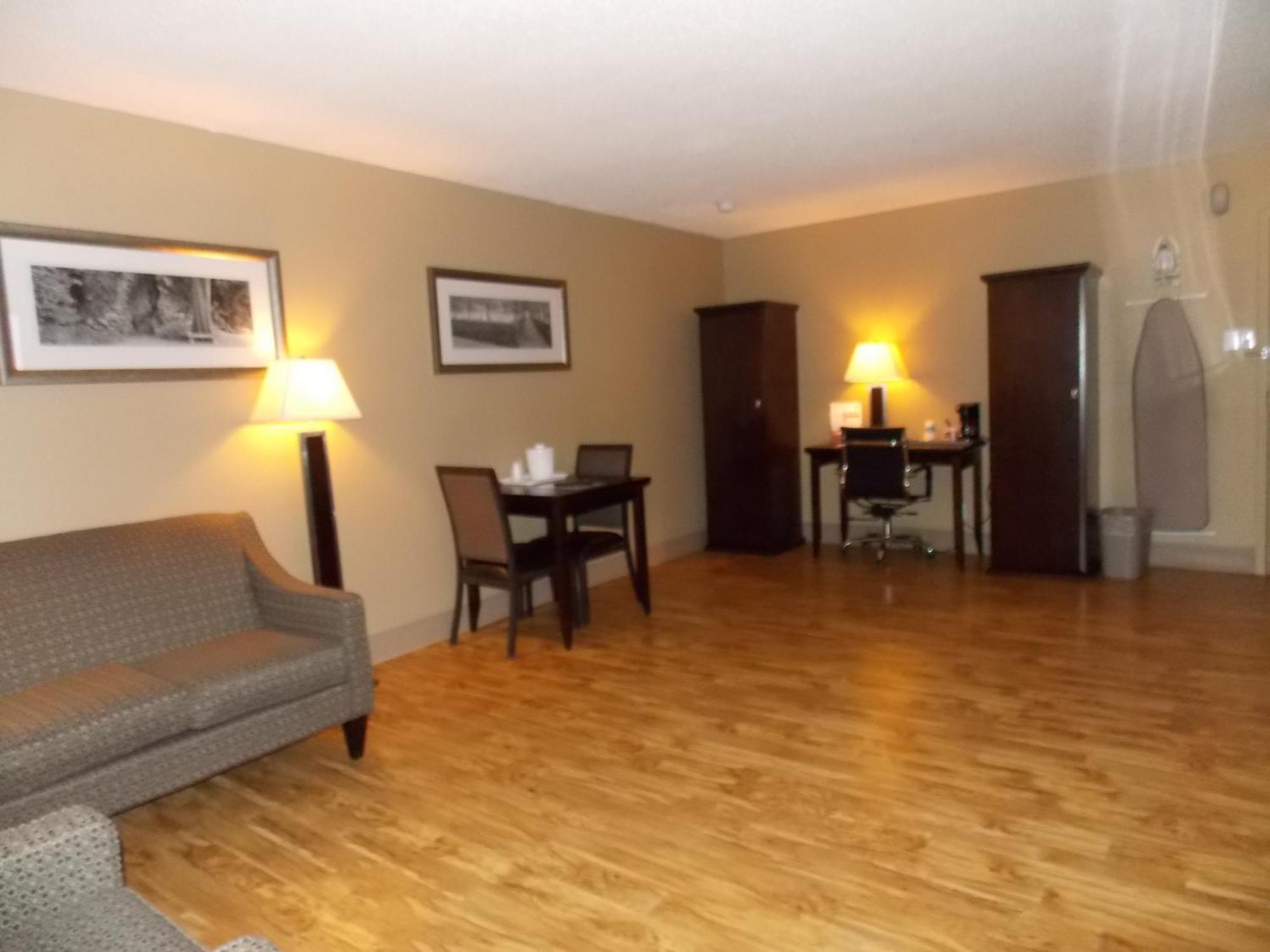 Stonebridge Hotel Fort Mcmurray Room photo